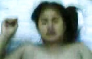 XXX دو مرد مشت کردن شهوانی انال یک دوست و چکش او مهبل (واژن) و مقعد با خروس