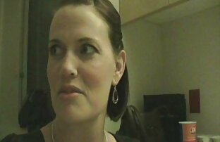 XXX لزبین بالغ و نوجوان لیسیدن پذیری مناقصه در آشپزخانه شهوتکده عکس بدون حتی آوردن لباس به شیوه