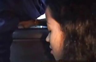 XXX یک دختر محله fucks در یک زن بالغ و کلیپ سکسی شهوانی دوست نوجوان او