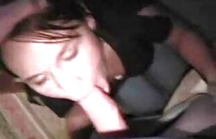 XXX یک خدمتکار سبزه در جوراب ساق بلند سفید به پسر جوان صاحبان عکس های سکسی شهوانی ثروتمند