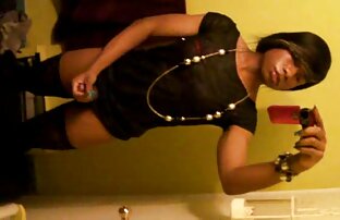 XXX سبزه انحنا با یک موی دم اسبی لینک کانال سکس کده داده شده به ماساژ دهنده در طول یک ماساژ