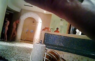 XXX Slutty, اسکورت گسترش می یابد پاهای او را برای گالری گی شهوانی یک تاجر قدرتمند