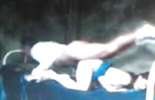 XXX ماساژ دهنده تقریبا تموم مشتری در حالی که چرب شهوانی کون گنده روی میز ماساژ