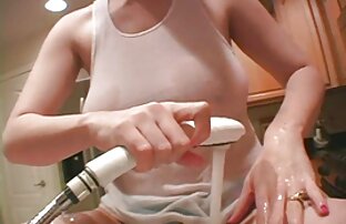 XXX دختر fucks سایتهای سکسی شهوانی در ماشین